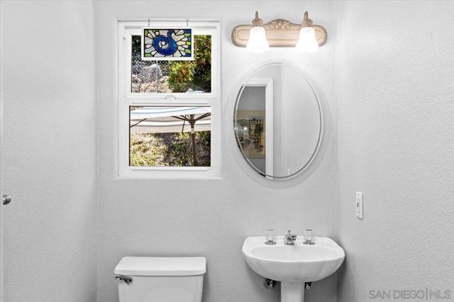 1033 Via Contenta, Escondido, CA 92029