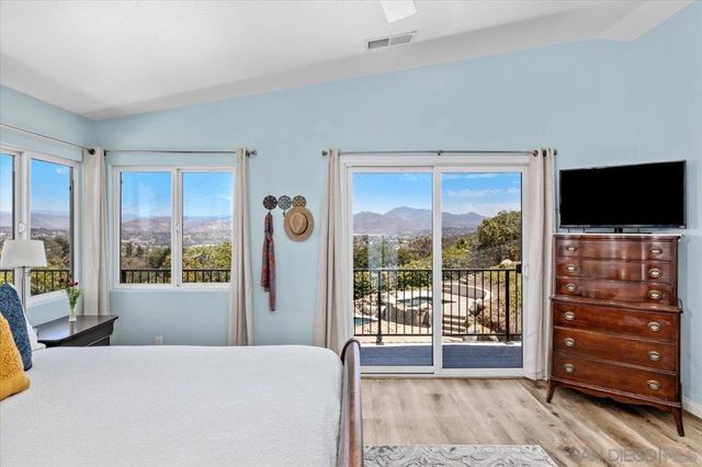 1033 Via Contenta, Escondido, CA 92029