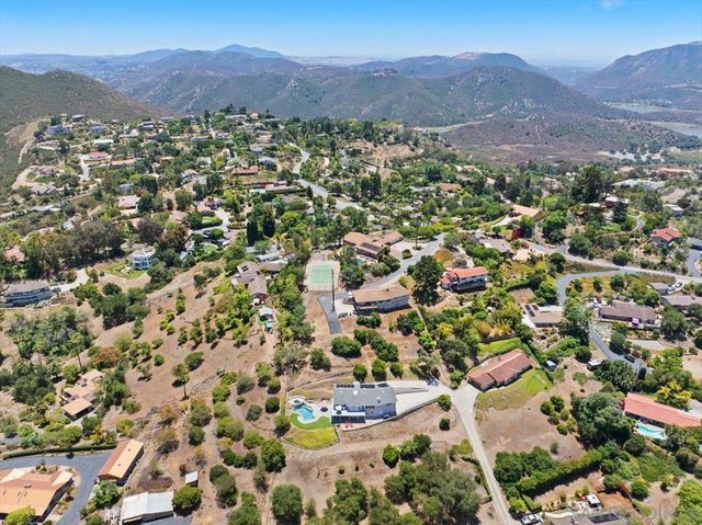 1033 Via Contenta, Escondido, CA 92029
