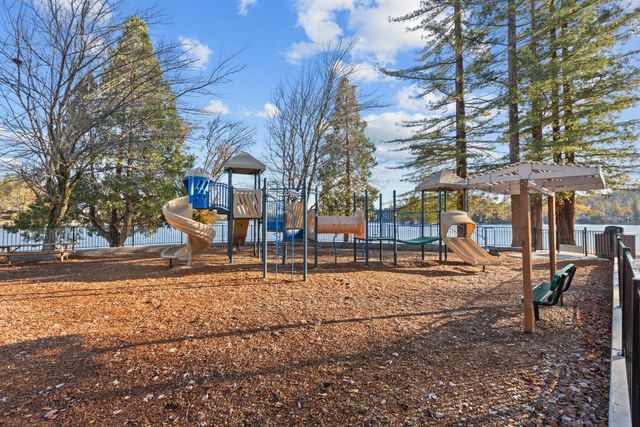 11527 Madrone Ct, Auburn, CA 95602