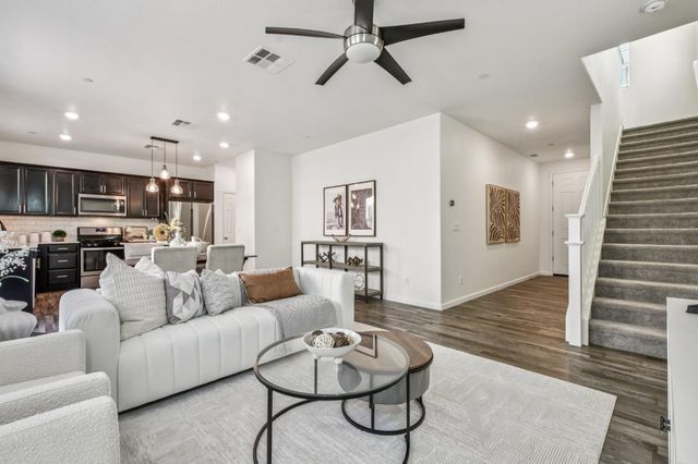 8205 Kramer Ranch Ln, Elk Grove, CA 95758