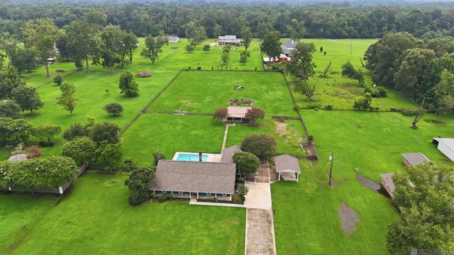 23231 Sunnyside Ln, Zachary, LA 70791