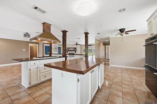 23231 Sunnyside Ln, Zachary, LA 70791