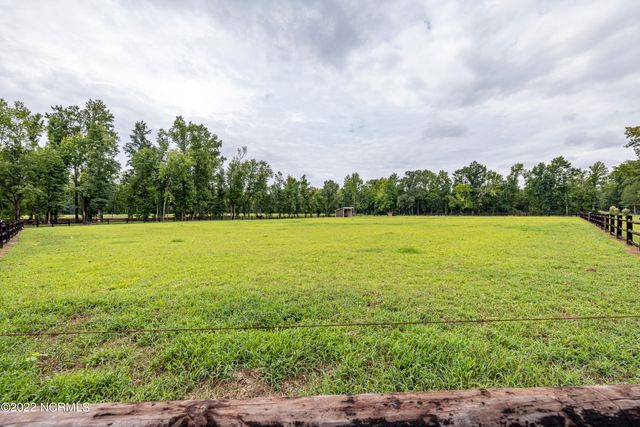 4368 Us 117, Burgaw, NC 28425