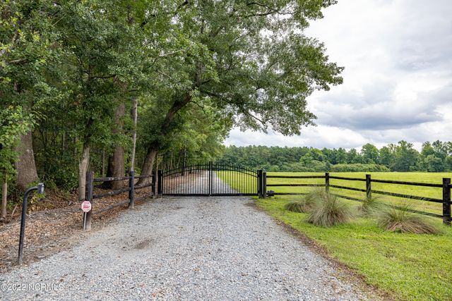 4368 Us 117, Burgaw, NC 28425