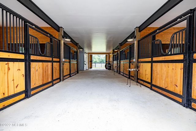 4368 Us 117, Burgaw, NC 28425