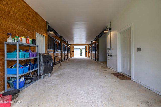 4368 Us 117, Burgaw, NC 28425