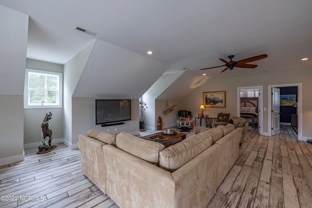 4368 Us 117, Burgaw, NC 28425