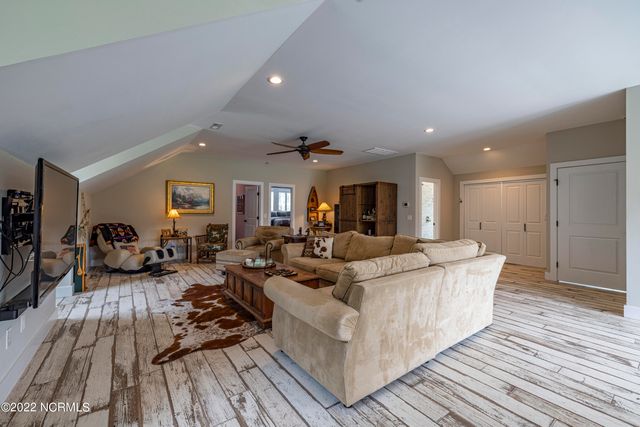 4368 Us 117, Burgaw, NC 28425