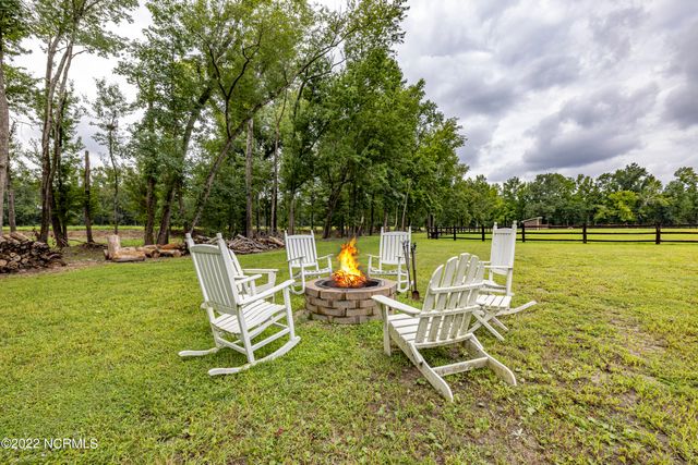 4368 Us 117, Burgaw, NC 28425