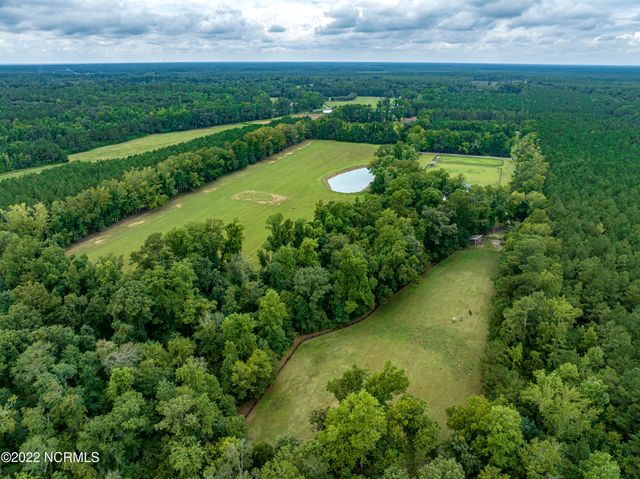 4368 Us 117, Burgaw, NC 28425