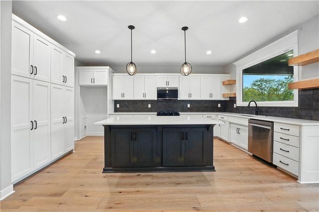 10504 N Mulberry Street, Kansas City, MO 64155