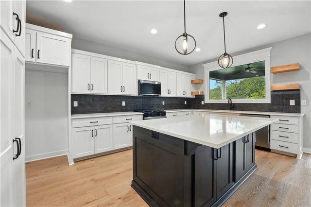 10504 N Mulberry Street, Kansas City, MO 64155