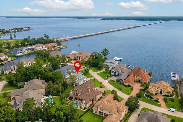 135 Bentwater Bay Drive, Montgomery, TX 77356