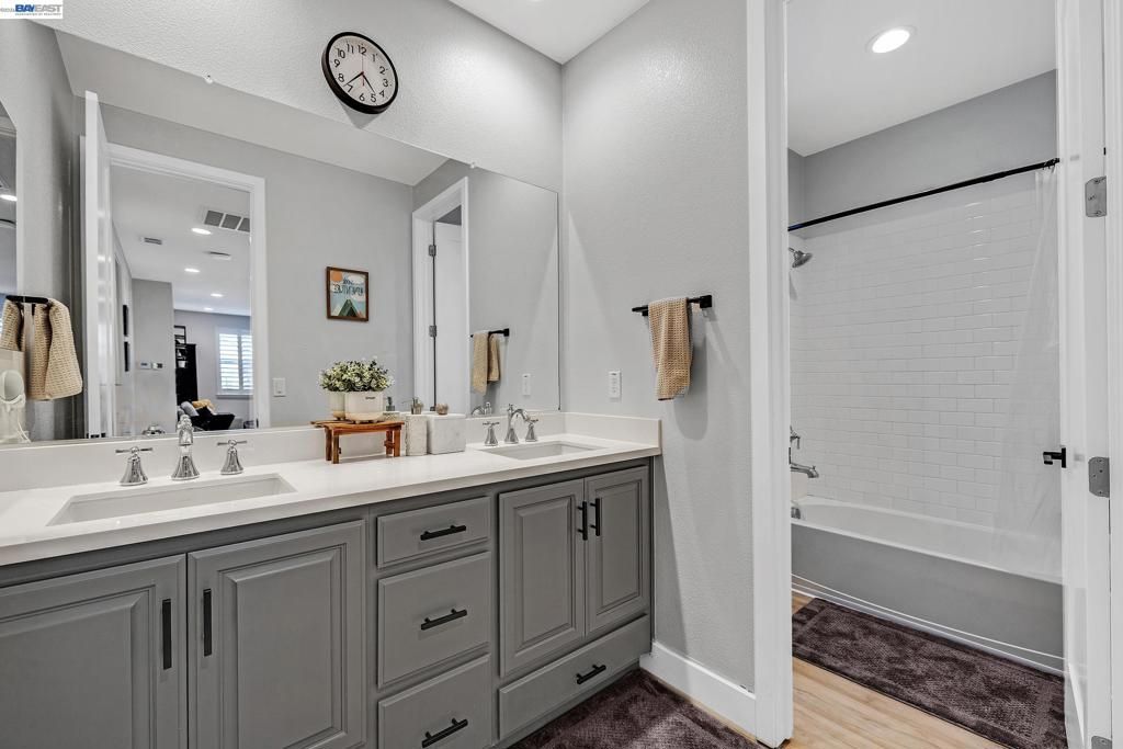 Image 16 of property listing at 7126 Stags Leap Ln, Dublin, CA 94568