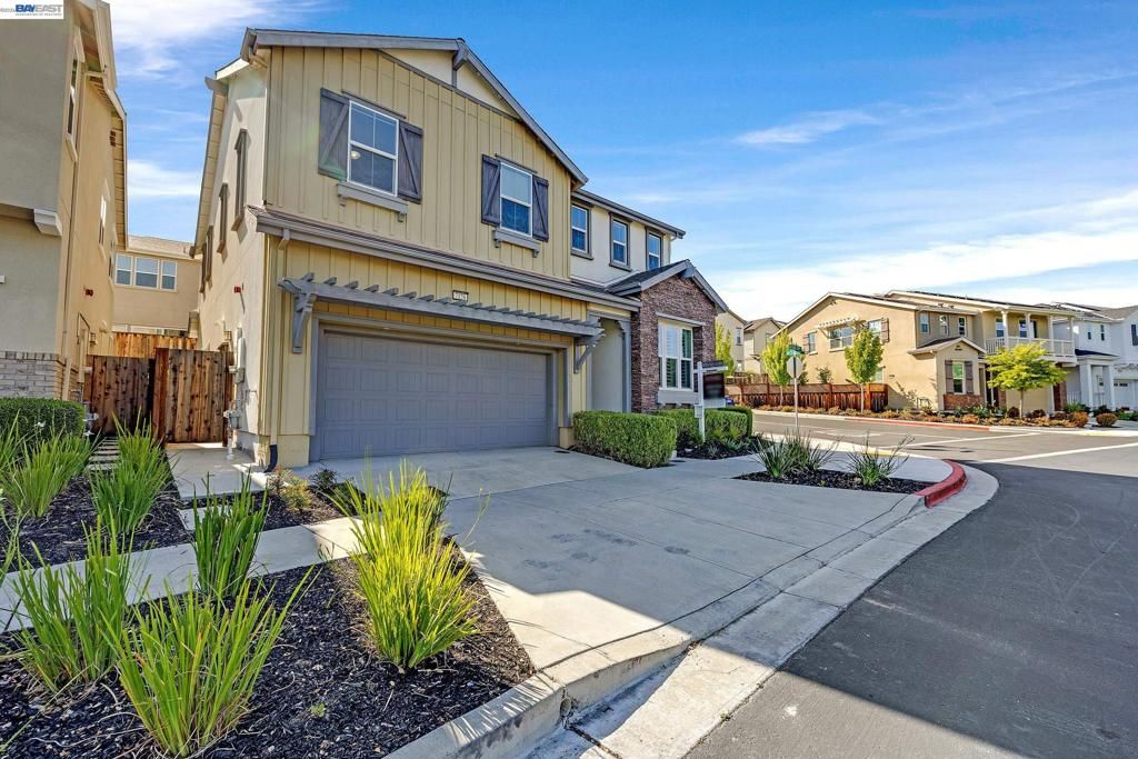Image 3 of property listing at 7126 Stags Leap Ln, Dublin, CA 94568
