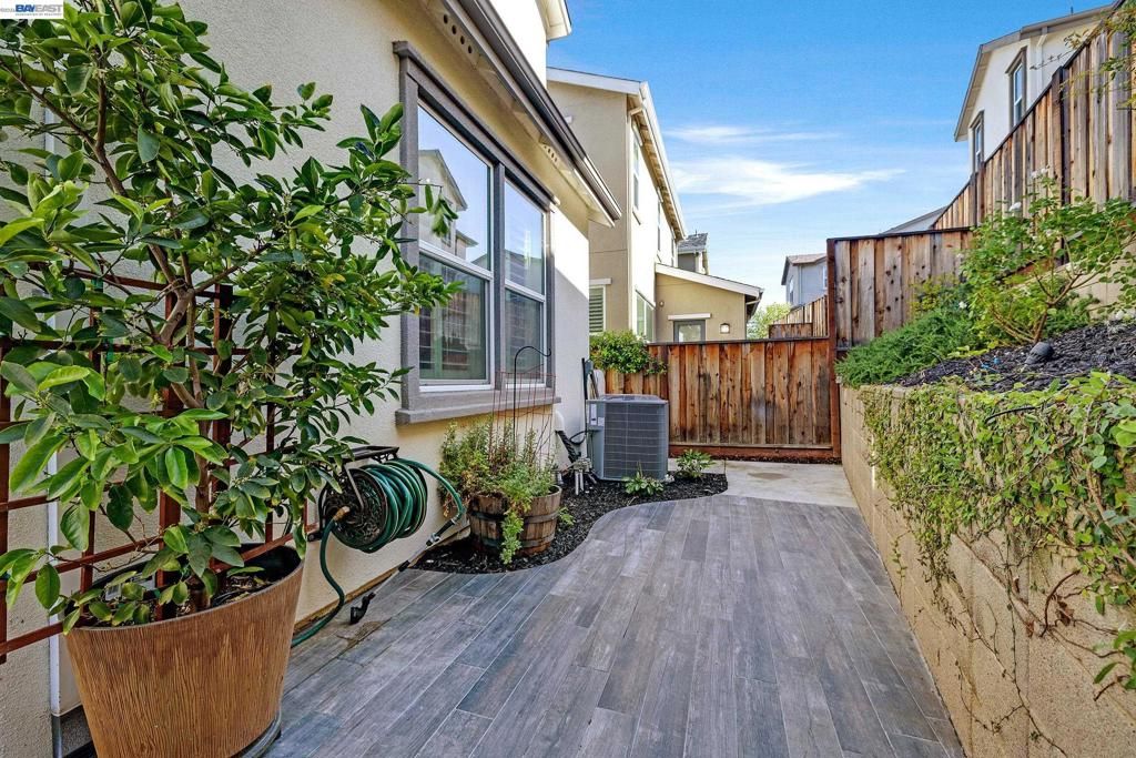Image 33 of property listing at 7126 Stags Leap Ln, Dublin, CA 94568