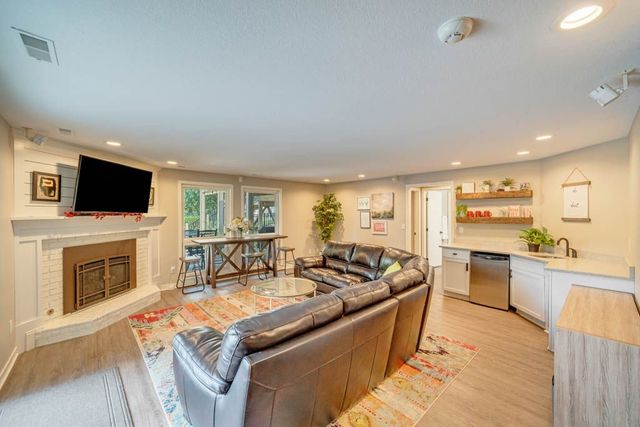35087 Burgundy Circle, Waukee, IA 50263