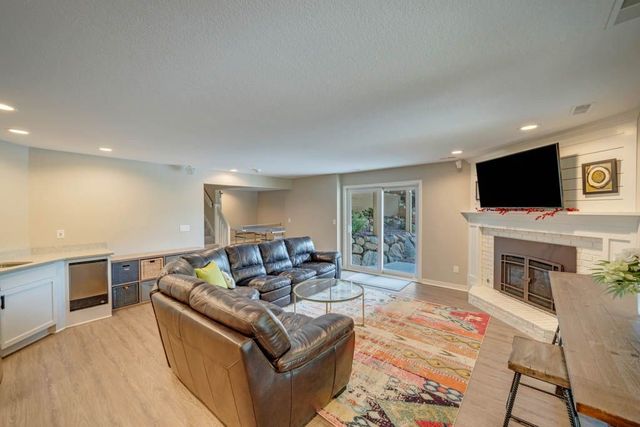 35087 Burgundy Circle, Waukee, IA 50263