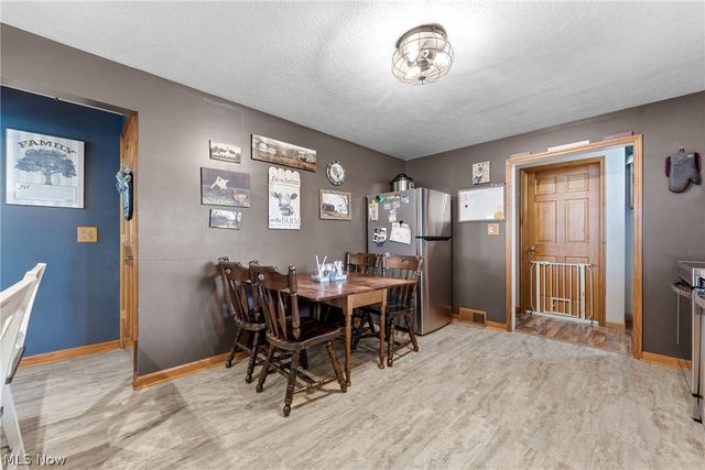 6942 Mount Pleasant Road NE, Zoarville, OH 44656