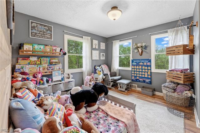 6942 Mount Pleasant Road NE, Zoarville, OH 44656