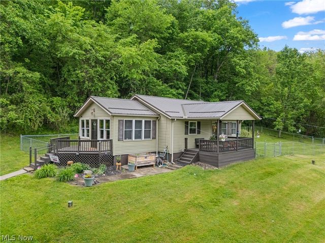 6942 Mount Pleasant Road NE, Zoarville, OH 44656
