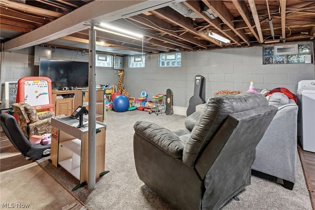 6942 Mount Pleasant Road NE, Zoarville, OH 44656
