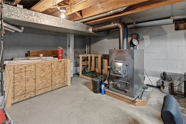 6942 Mount Pleasant Road NE, Zoarville, OH 44656