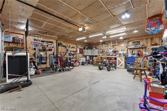 6942 Mount Pleasant Road NE, Zoarville, OH 44656