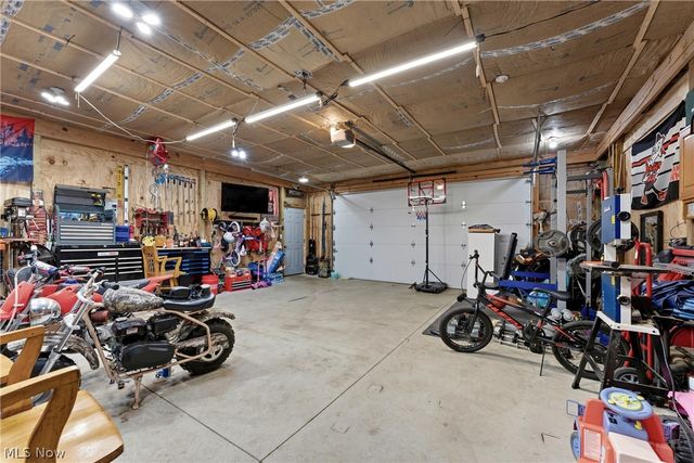 6942 Mount Pleasant Road NE, Zoarville, OH 44656
