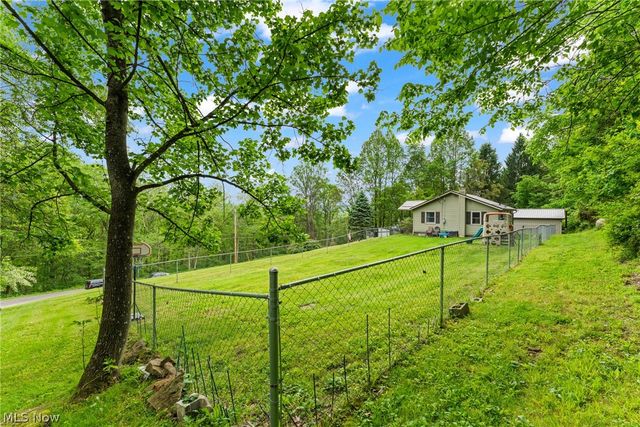 6942 Mount Pleasant Road NE, Zoarville, OH 44656