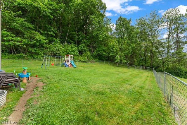 6942 Mount Pleasant Road NE, Zoarville, OH 44656