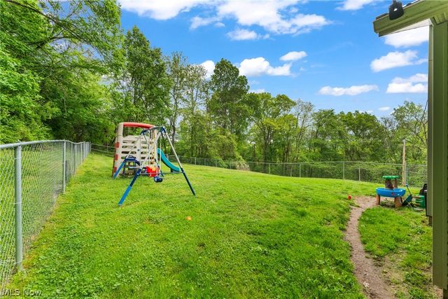 6942 Mount Pleasant Road NE, Zoarville, OH 44656