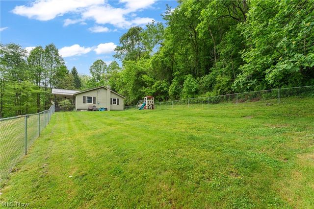 6942 Mount Pleasant Road NE, Zoarville, OH 44656