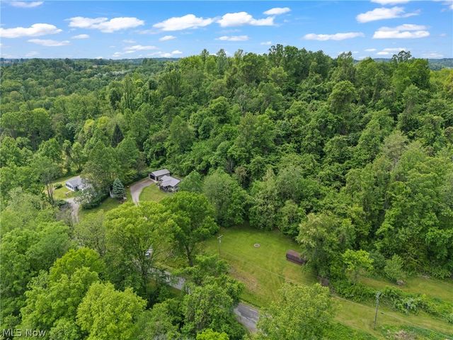 6942 Mount Pleasant Road NE, Zoarville, OH 44656