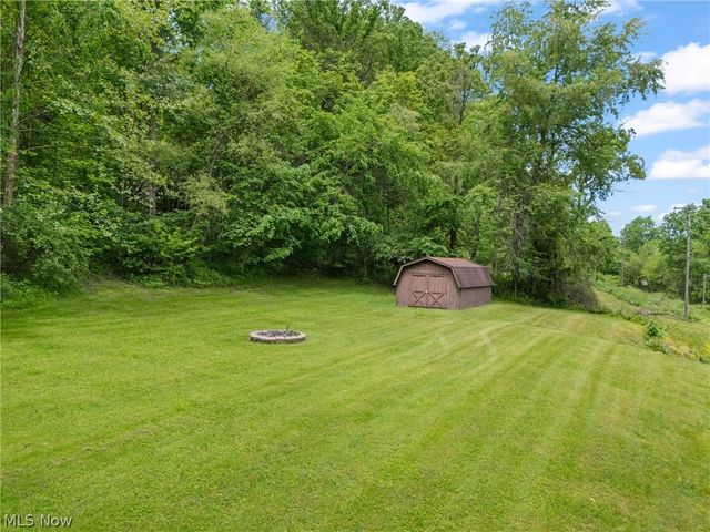 6942 Mount Pleasant Road NE, Zoarville, OH 44656
