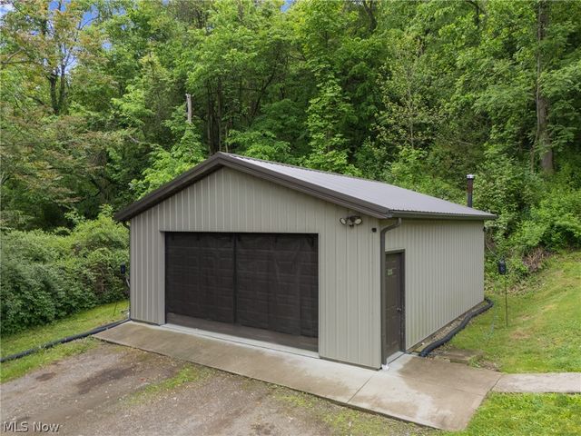 6942 Mount Pleasant Road NE, Zoarville, OH 44656