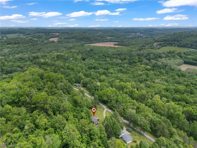 6942 Mount Pleasant Road NE, Zoarville, OH 44656