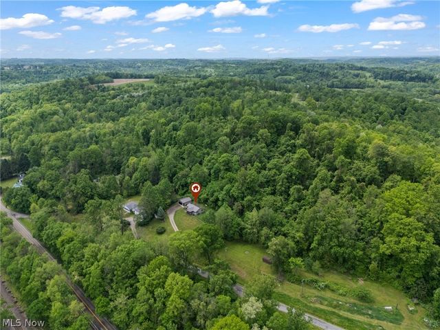 6942 Mount Pleasant Road NE, Zoarville, OH 44656