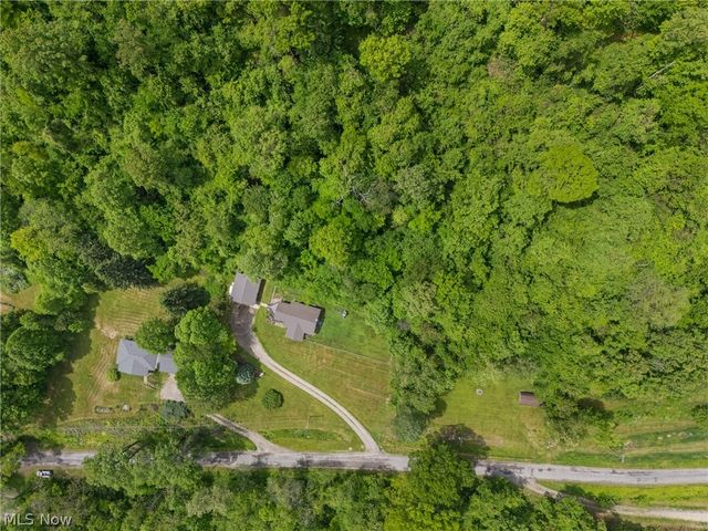 6942 Mount Pleasant Road NE, Zoarville, OH 44656