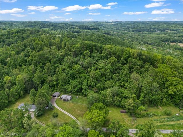 6942 Mount Pleasant Road NE, Zoarville, OH 44656