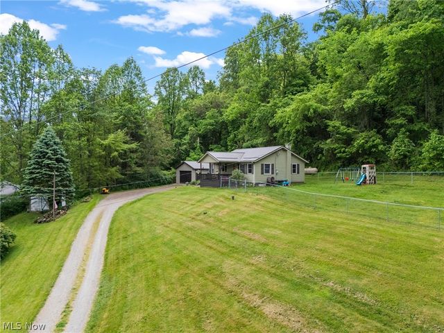 6942 Mount Pleasant Road NE, Zoarville, OH 44656
