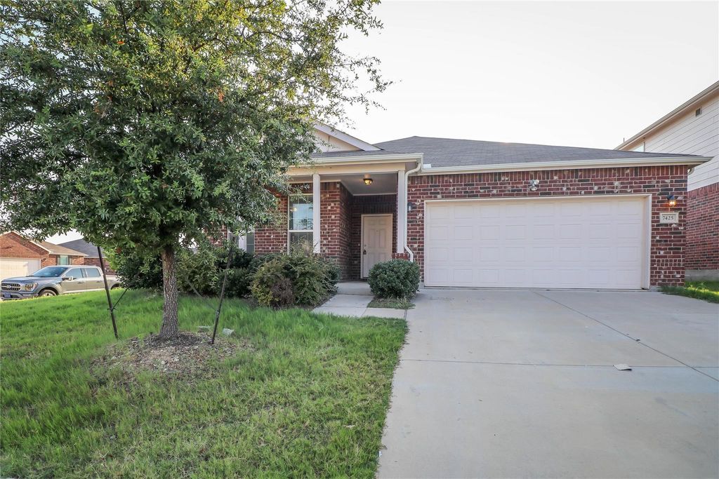 7425 Bronsind Trail, Fort Worth, TX 76131