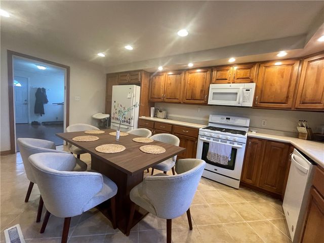 69 Hewitt Ave, Canton Twp, PA 15301