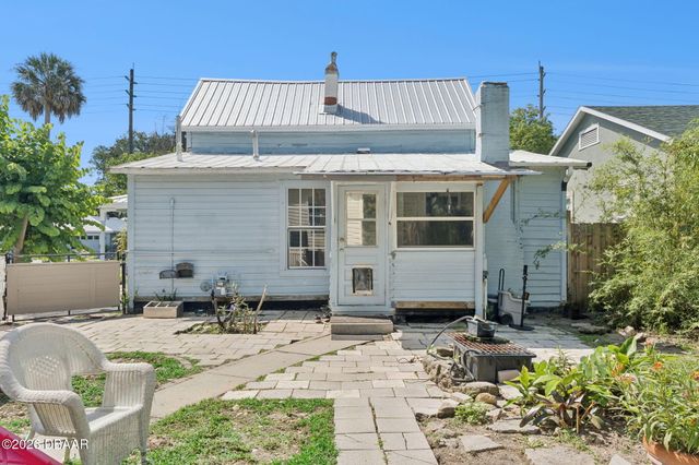 207 Mary Avenue, New Smyrna Beach, FL 32168
