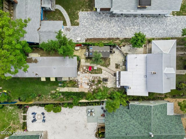 207 Mary Avenue, New Smyrna Beach, FL 32168