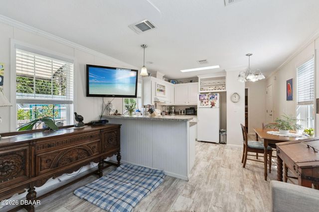 207 Mary Avenue, New Smyrna Beach, FL 32168