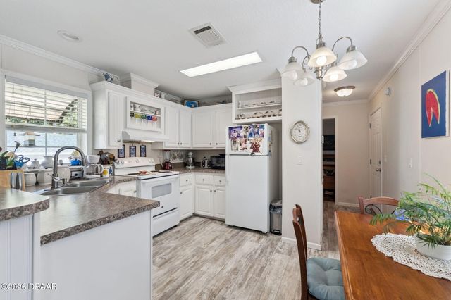207 Mary Avenue, New Smyrna Beach, FL 32168