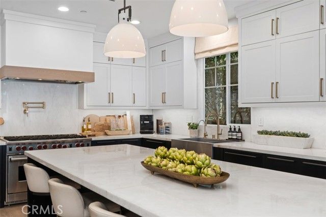 701 Poinsettia Avenue, Corona Del Mar (newport Beach), CA 92625