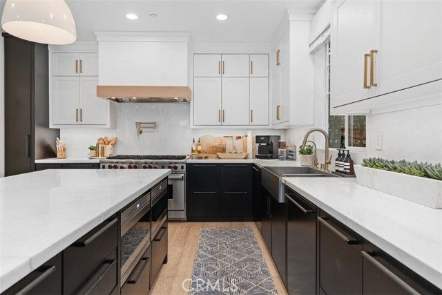 701 Poinsettia Avenue, Corona Del Mar (newport Beach), CA 92625